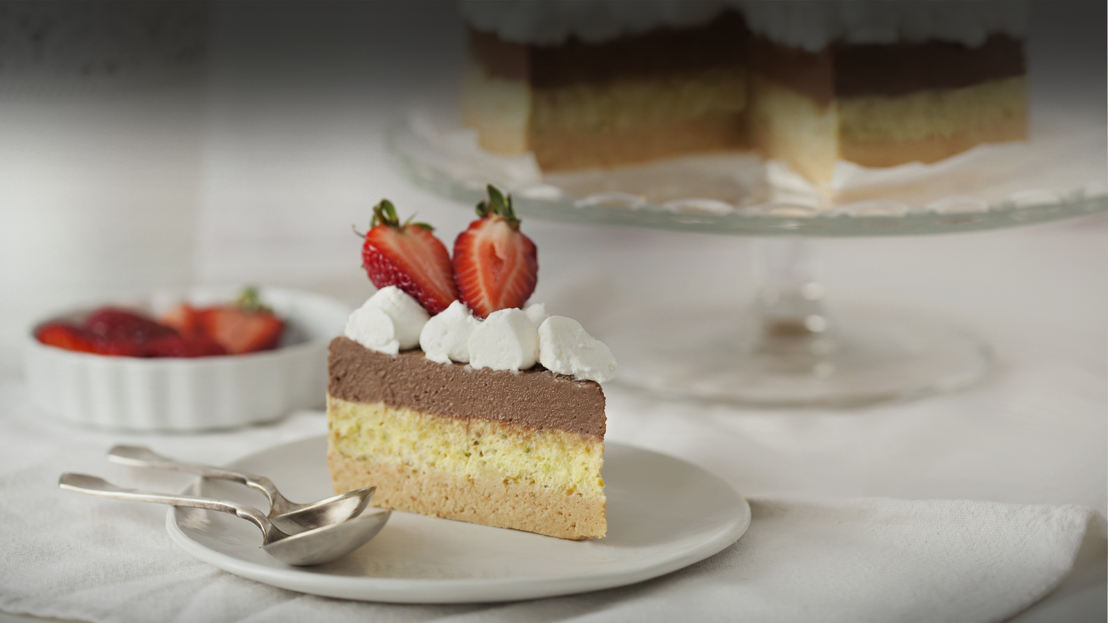 Pesek torta s Plazmo in pistacijami