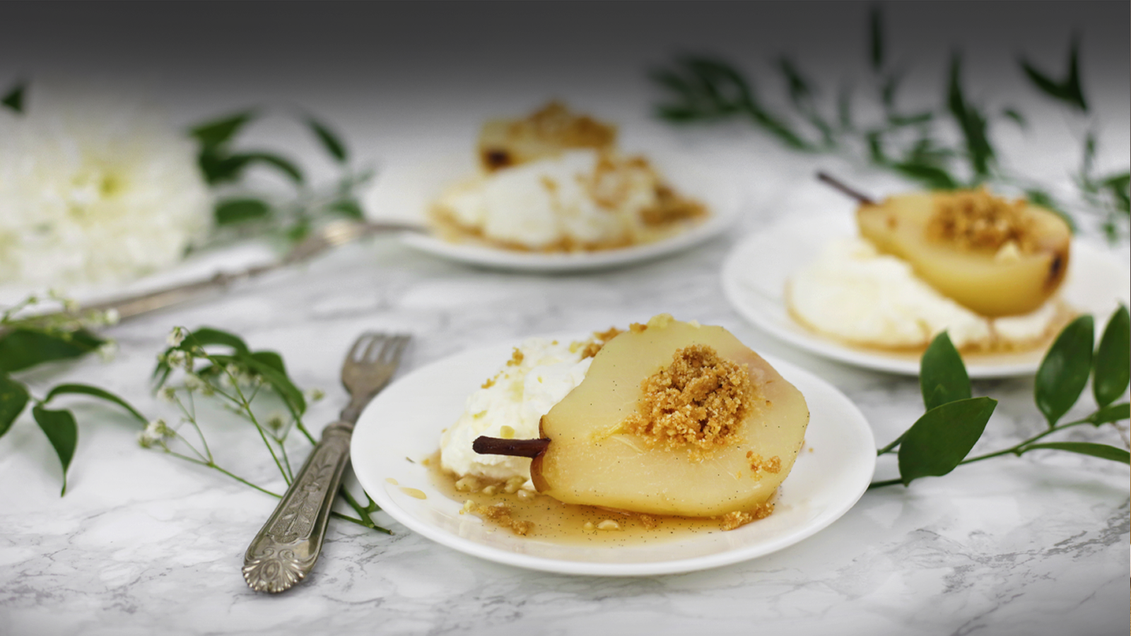 Poširane hruške v črnem čaju z vanilijo in z nadevom iz Plazme